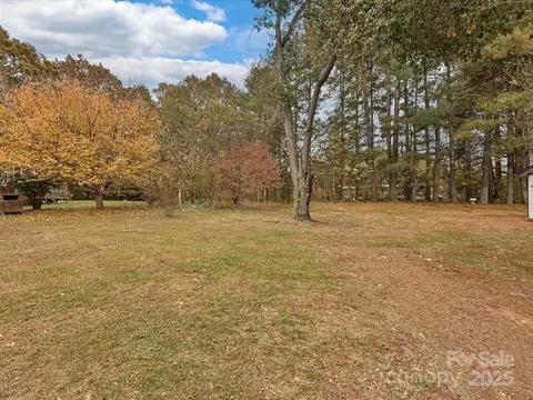 Exterior - 3318 Loop Rd, Lincolnton, NC 28092 photo 5 of 7