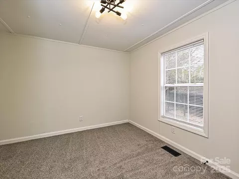 Bedroom - 3318 Loop Rd, Lincolnton, NC 28092 photo 4 of 5