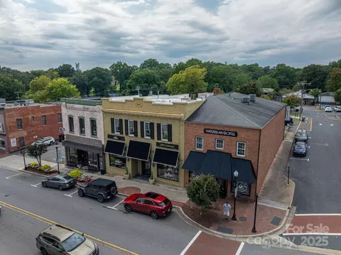 33 N Main St, Belmont, NC 28012