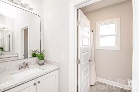 Bath - 1508 Marion St, Monroe, NC 28112 photo 4 of 6
