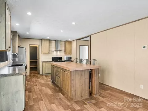 181 Azalea Cir, Marshall, NC 28753 photo 5
