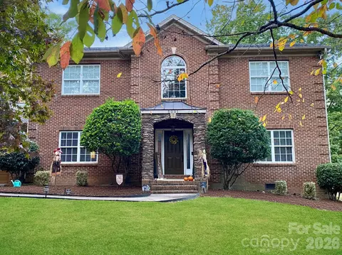 5001 Ardenwoods Dr, Charlotte, NC 28215