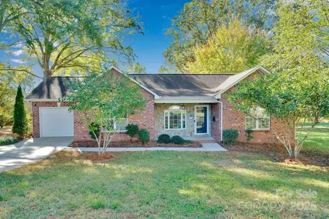 304 W Carpenter St, Maiden, NC 28650