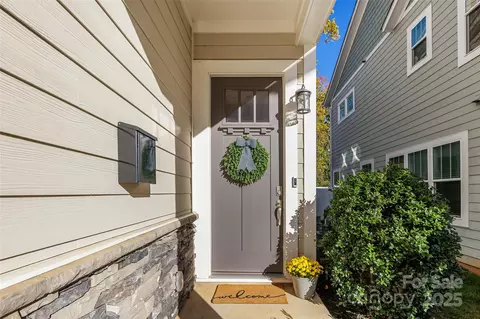 5207 Valley Stream Rd, Charlotte, NC 28209