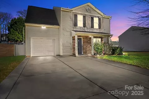 5310 Artesa Ct, Charlotte, NC 28214