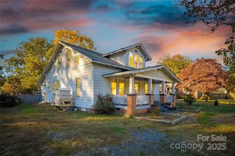322 7th Sw St SW, Taylorsville, NC 28681