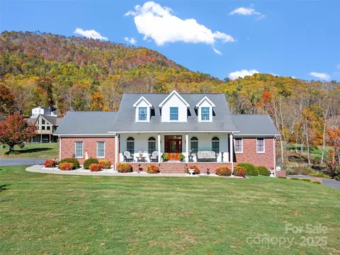 1715 Green Mountain Dr, Burnsville, NC 28714