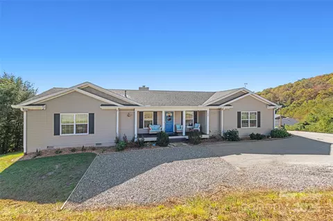 198 Gibson Cove Dr, Franklin, NC 28734