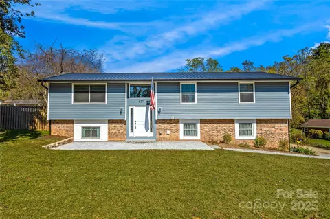 627 Delaware Ln, Hendersonville, NC 28791