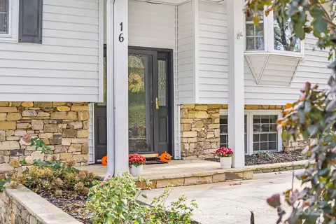 16 Woodfield Rd, Arden, NC 28704