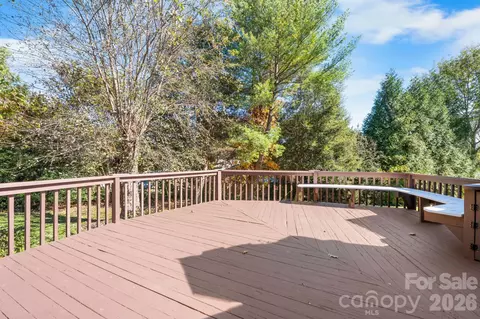 Exterior - 102 Castlegate Dr, Morganton, NC 28655 photo 2 of 7