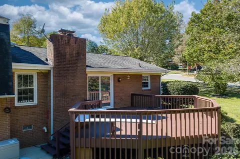 Exterior - 102 Castlegate Dr, Morganton, NC 28655 photo 5 of 7