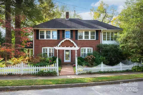5 Celia Pl, Asheville, NC 28801