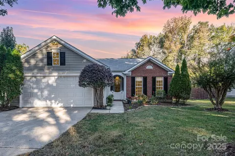 1603 Oakdale Green Dr, Charlotte, NC 28216