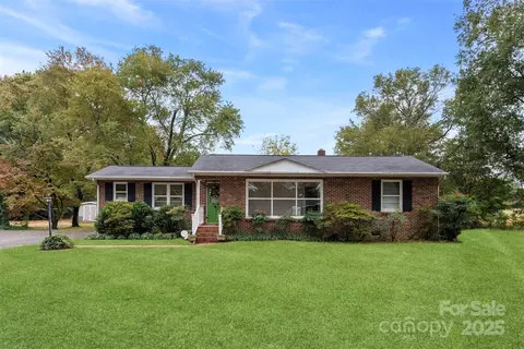 1819 Ratchford Dr, Dallas, NC 28034
