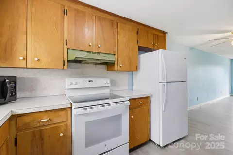Kitchen - County Home Road, Conover, NC 28613 photo 2 of 2