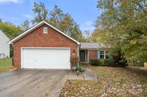 5704 Shining Oak Ln, Charlotte, NC 28269