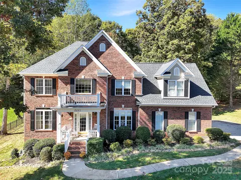 4925 Brookridge Ne Dr NE, Hickory, NC 28601