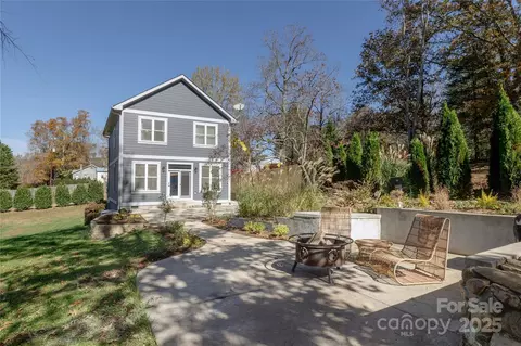 11 Pine Ridge Rd, Asheville, NC 28805
