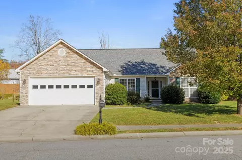 24 Meadow Pathway Dr, Fletcher, NC 28732