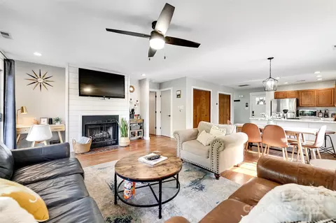 125 Nugget Ln, Sylva, NC 28779