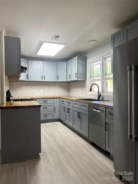 Kitchen - 942 Hicks Chapel Loop, Marion, NC 28752 photo 1 of 1
