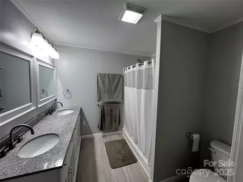 Bath - 942 Hicks Chapel Loop, Marion, NC 28752 photo 2 of 3