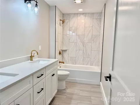 Bath - 296 Gallimore Rd, Brevard, NC 28712 photo 4 of 4