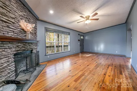 Living - 334 Foxden Rd, Mars Hill, NC 28754 photo 7 of 8