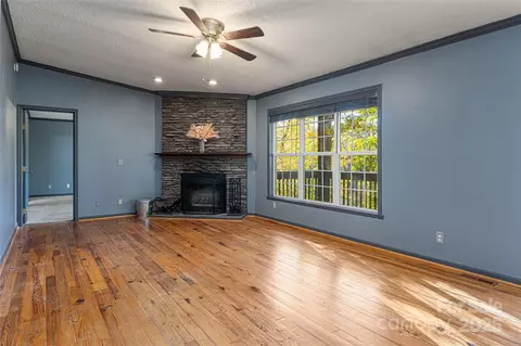 Living - 334 Foxden Rd, Mars Hill, NC 28754 photo 3 of 8