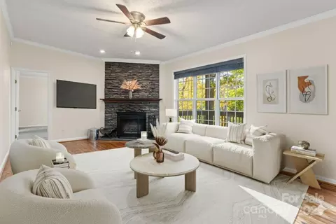 Living - 334 Foxden Rd, Mars Hill, NC 28754 photo 2 of 8