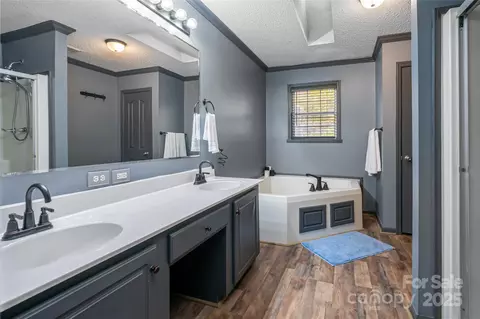 Bath - 334 Foxden Rd, Mars Hill, NC 28754 photo 1 of 2