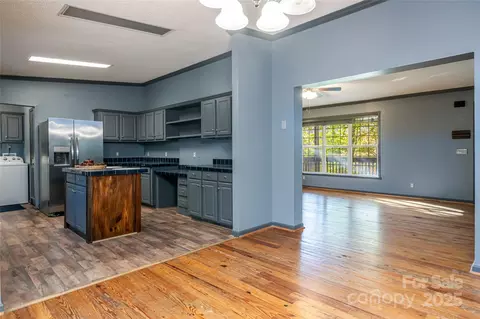 Living - 334 Foxden Rd, Mars Hill, NC 28754 photo 4 of 8