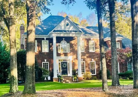 11208 Colonial Country Ln, Charlotte, NC 28277