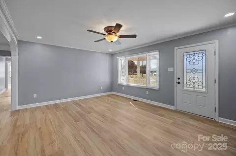 Living - 1804 Bennett Rd, Lancaster, SC 29720 photo 2 of 4