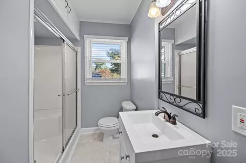 Bath - 1804 Bennett Rd, Lancaster, SC 29720 photo 2 of 3