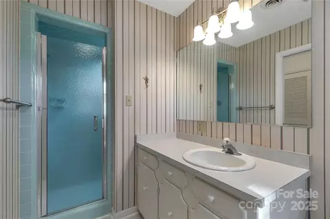Bath - 1779 Windsor Dr, Lancaster, SC 29720 photo 2 of 2