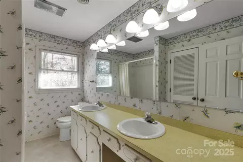 Bath - 1779 Windsor Dr, Lancaster, SC 29720 photo 1 of 2