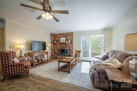 2511 Zacks Farm Rd, Lenoir, NC 28645