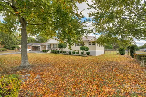 1202 Flowe Dr, Matthews, NC 28104 photo 2