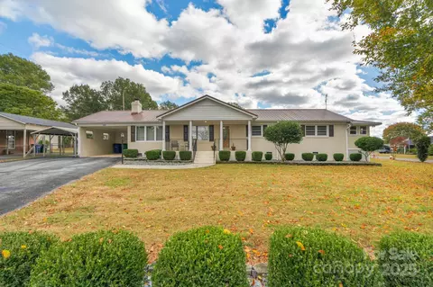 1202 Flowe Dr, Matthews, NC 28104