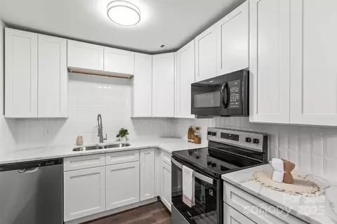 3824 Country Club Roa Rd #D, Winston Salem, NC 27104