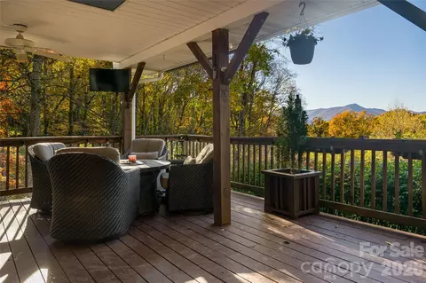 154 Presidential Dr, Waynesville, NC 28786