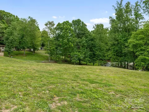 99999 Lorenz Ln, Asheville, NC 28806