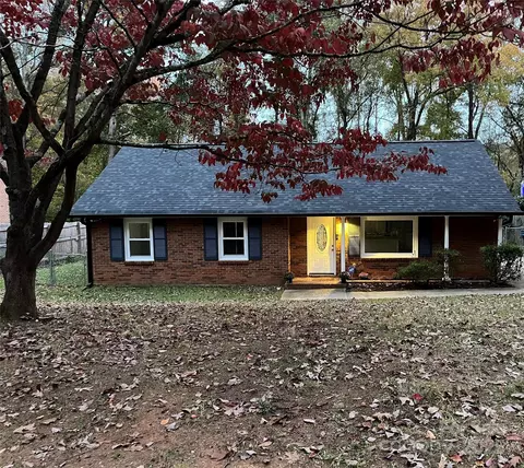 10517 Starwood Dr, Charlotte, NC 28215