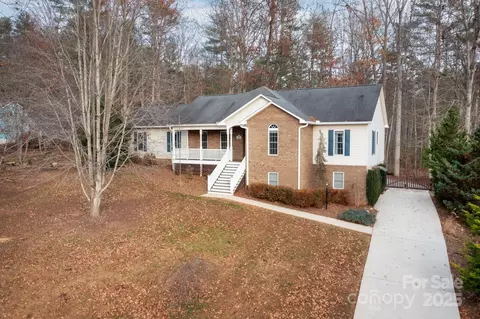 590 Brook Knoll Cir, Weaverville, NC 28787