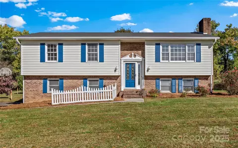 1180 Faulkenberry Rd, King, NC 27021