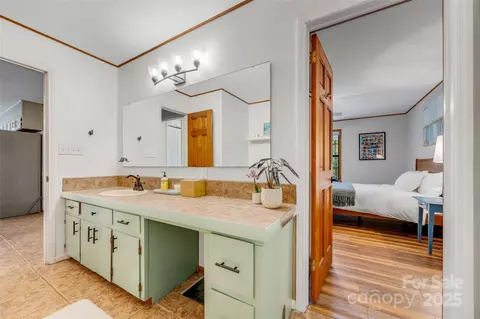 Bath - 3124 Clark Loop, Morganton, NC 28655 photo 2 of 5