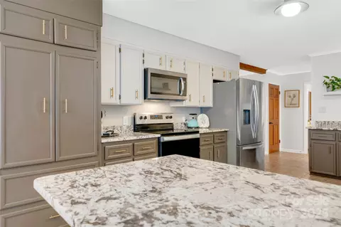 Kitchen - 3124 Clark Loop, Morganton, NC 28655 photo 2 of 3