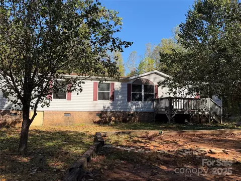 5062 Taylor Farm Rd, Lenoir, NC 28645